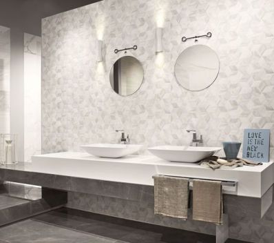 WHITE EXPERIENCE WALL